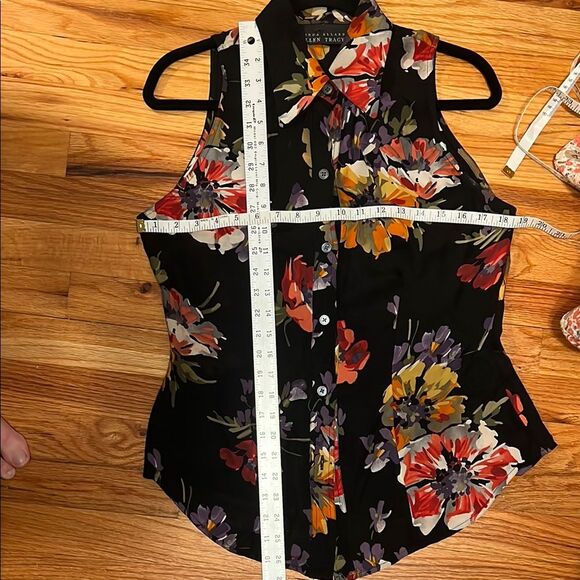 Sz 6 Ellen Tracy Black and Red Sleeveless Notched Collar Blouse 18.5” P2P - Picture 8 of 11